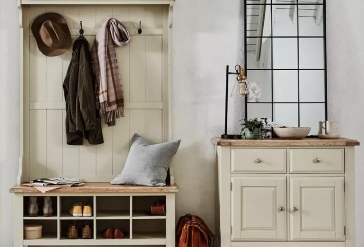 10 Clever Storage Solutions for Small Spaces with Rented Furniture